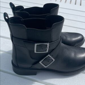 Umberto Raffini Sleek Black Leather Booties